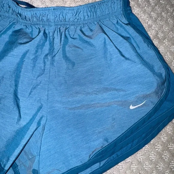 NWOT Women’s Nike Tempo Shorts - Picture 5 of 8
